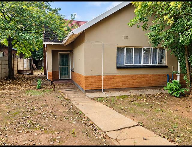 4 BEDROOM FREESTANDING FOR SALE IN VANDERBIJLPARK CE 2